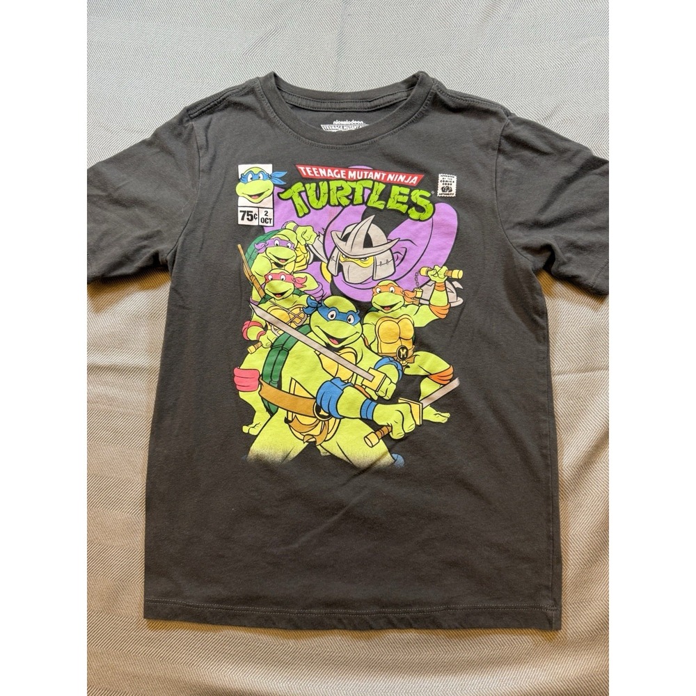 TMN Turtles Comic Tshirt Boys Size Medium Short Sleeve Tear See Picture